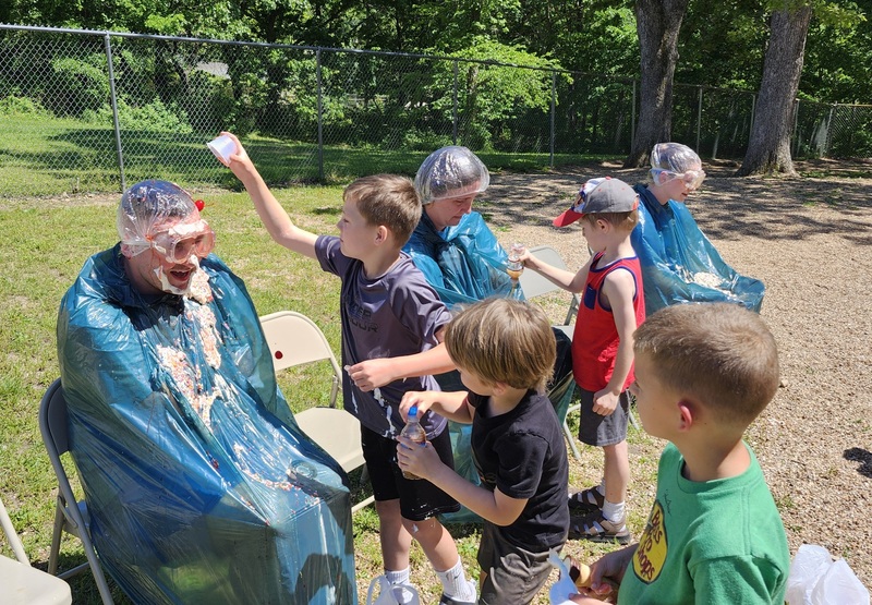 Human Sundae Building!