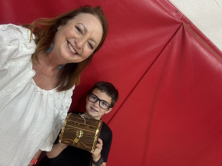 trailer chest %3 winner Wyatt Giles