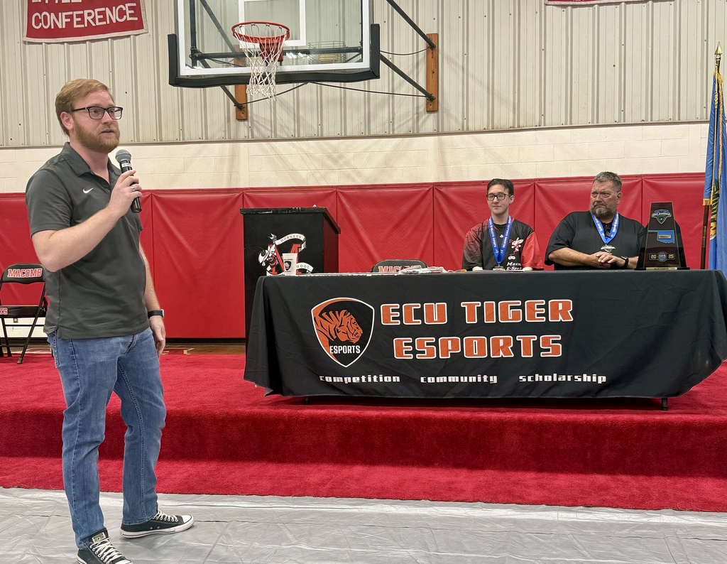 Senior student Jasson Harris Green signing letter of intent