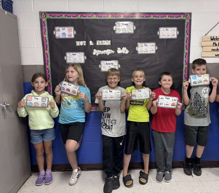 4th grade with their finished rolls!