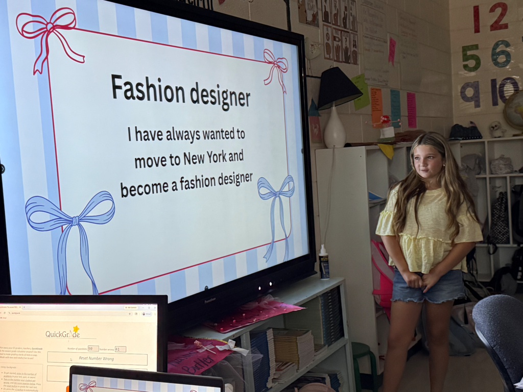 Student sharing about being a fashion designer.