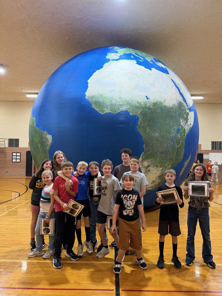 Sixth grade with the Earth Balloon