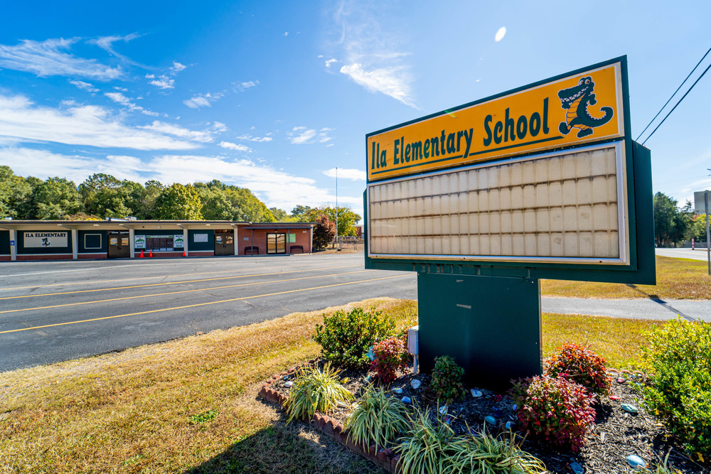 Ila Sign