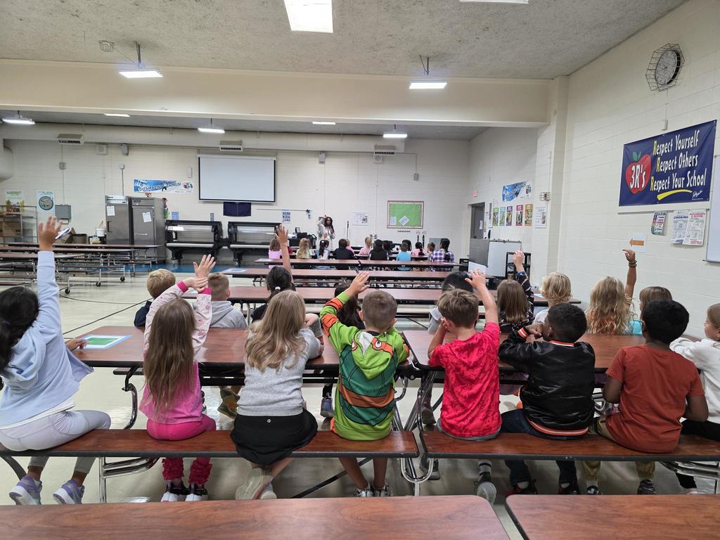 Students in cafeteria 