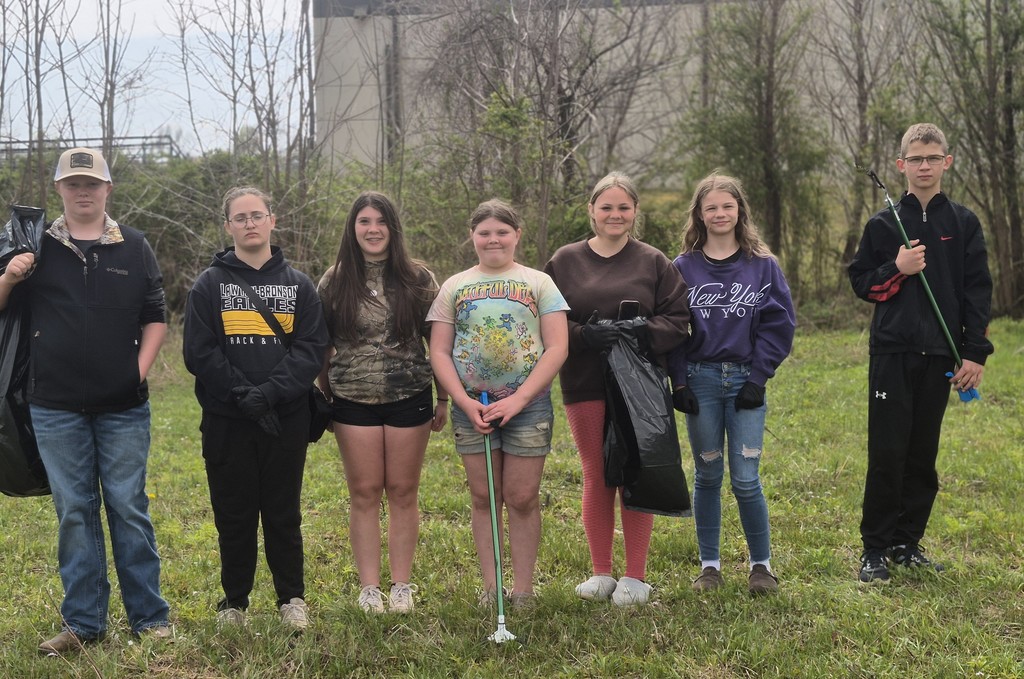 Students getting the cross country cours ready.