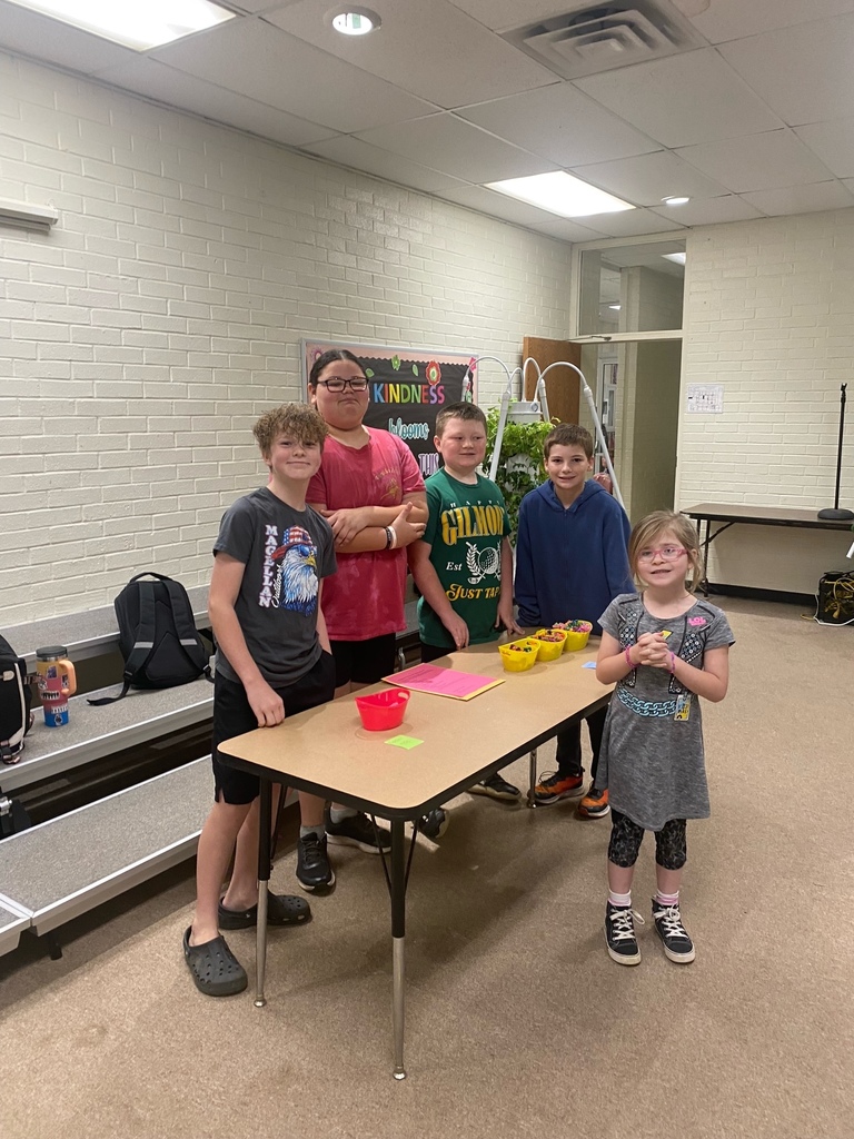 MES Students making bracelets