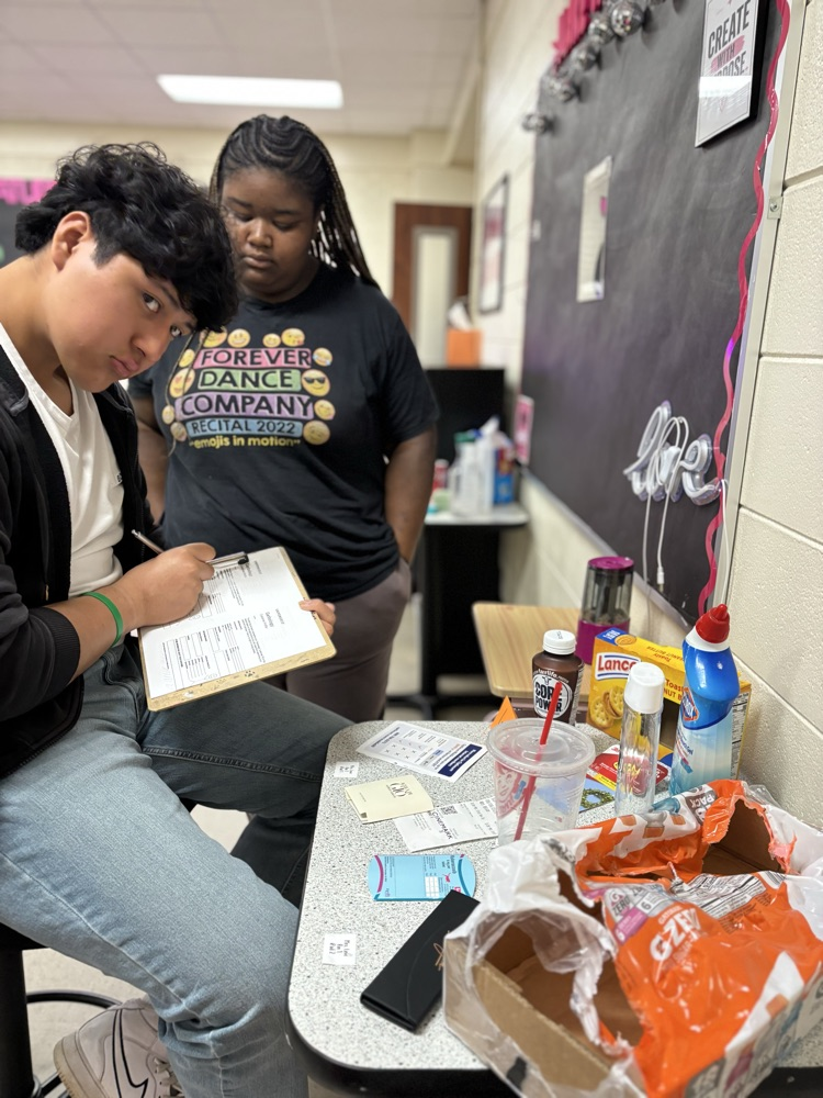 Marketing students use “trash” to determine consumer profiles.