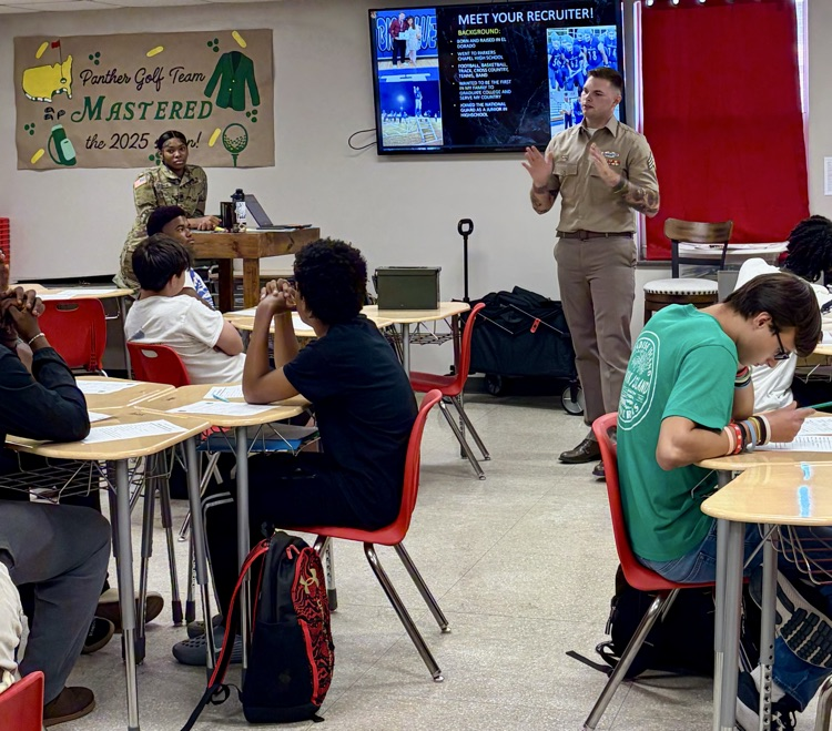 MHS students learn about the Arkansas Army National Guard.
