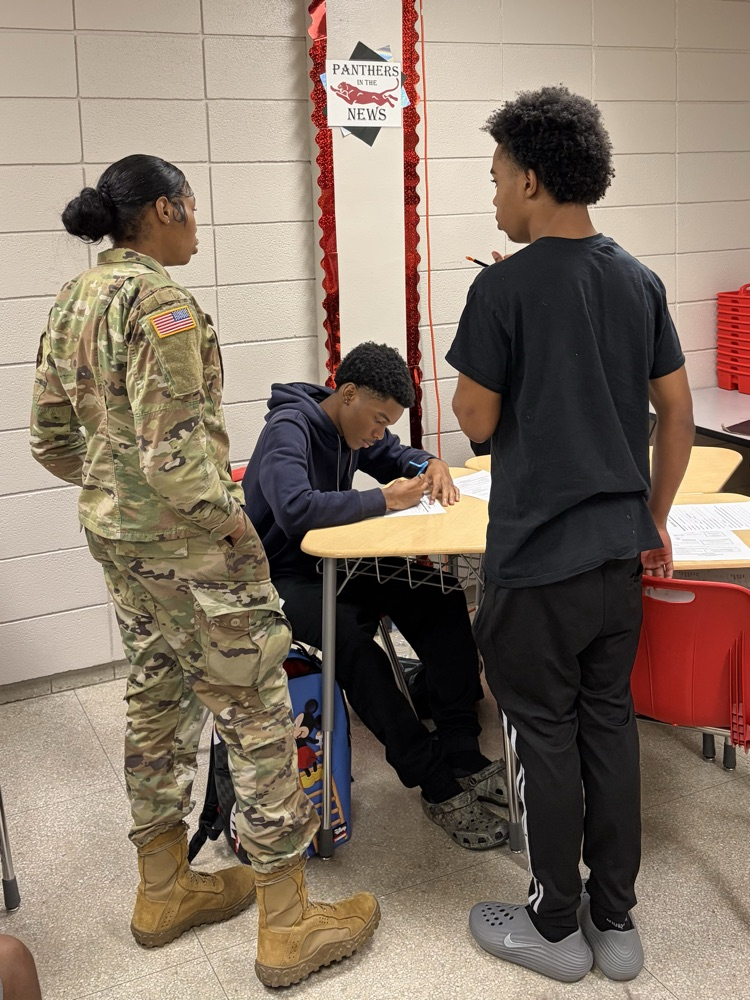 MHS students learn about the Arkansas Army National Guard.
