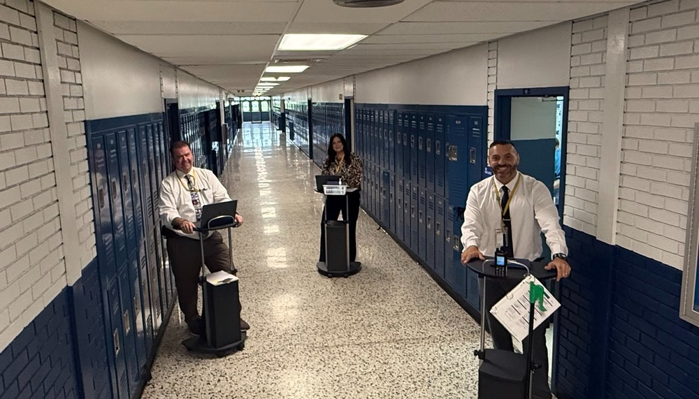 Middle School Administrators Use Mobile Carts to Make Connections