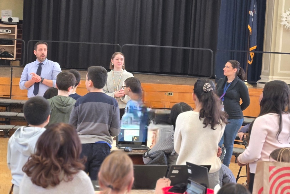 Lakeview Fifth Graders Host Parents for Writing Celebration