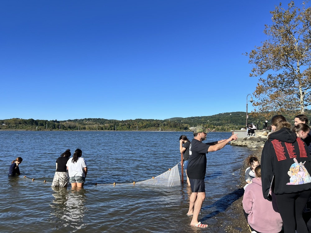 High School Science Students Visit the Hudson River for Day of Data Collection