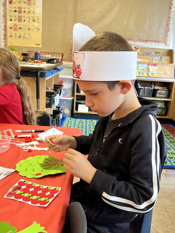 Lakeview First Graders Celebrate Apple Day