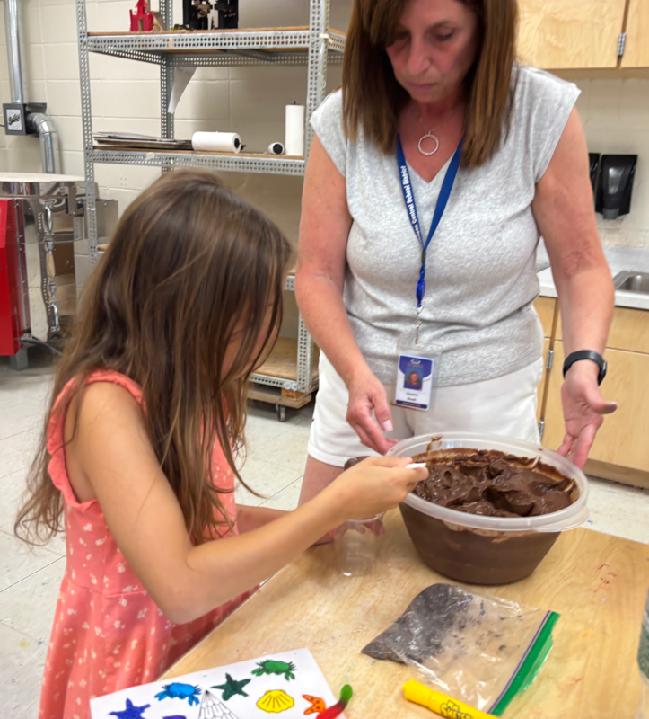 Austin Road Elementary School debuted an exciting new summer program for second through fifth graders – The Crafty Kitchen camp. The hands-on program blended the creativity of arts and crafts with hands-on cooking.