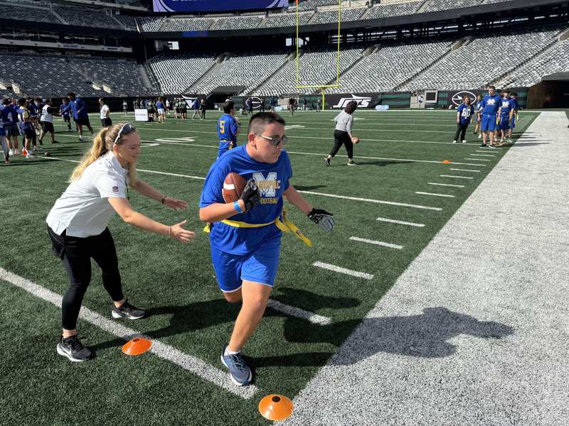 Mahopac Unified Flag Football team Visits New York Giants