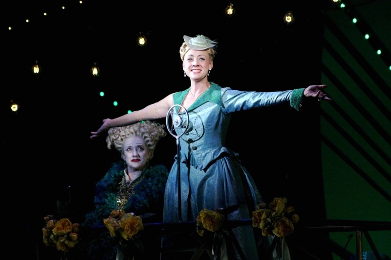 glinda on stage