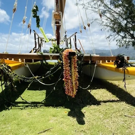 tuʻu with lei