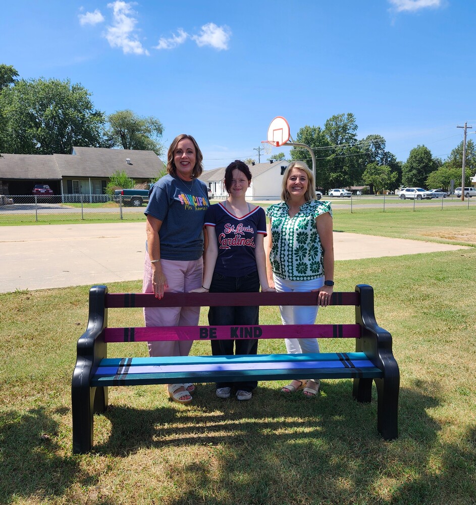 Picture of Kaleigh, Mrs. Thomas, and Mrs. FOwler with the Buddy Bench