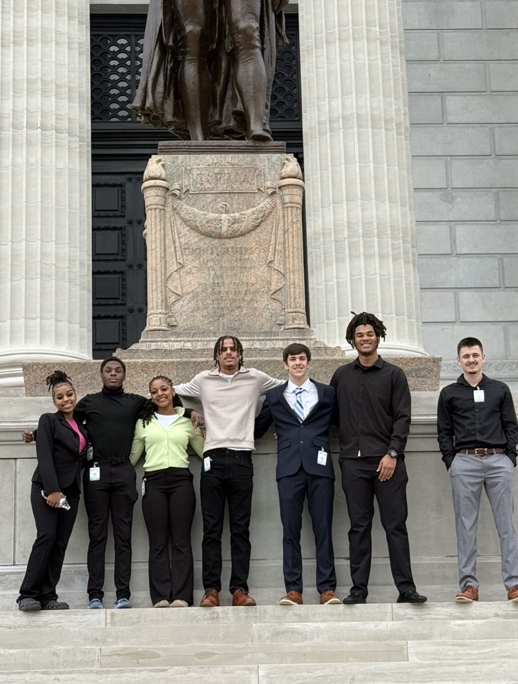 JAG students in front of the capitol