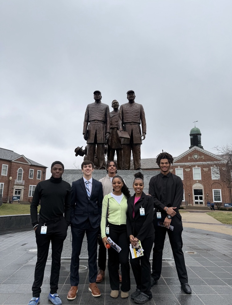 jag students in front of a sculpture