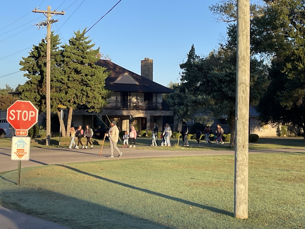 walking to school 