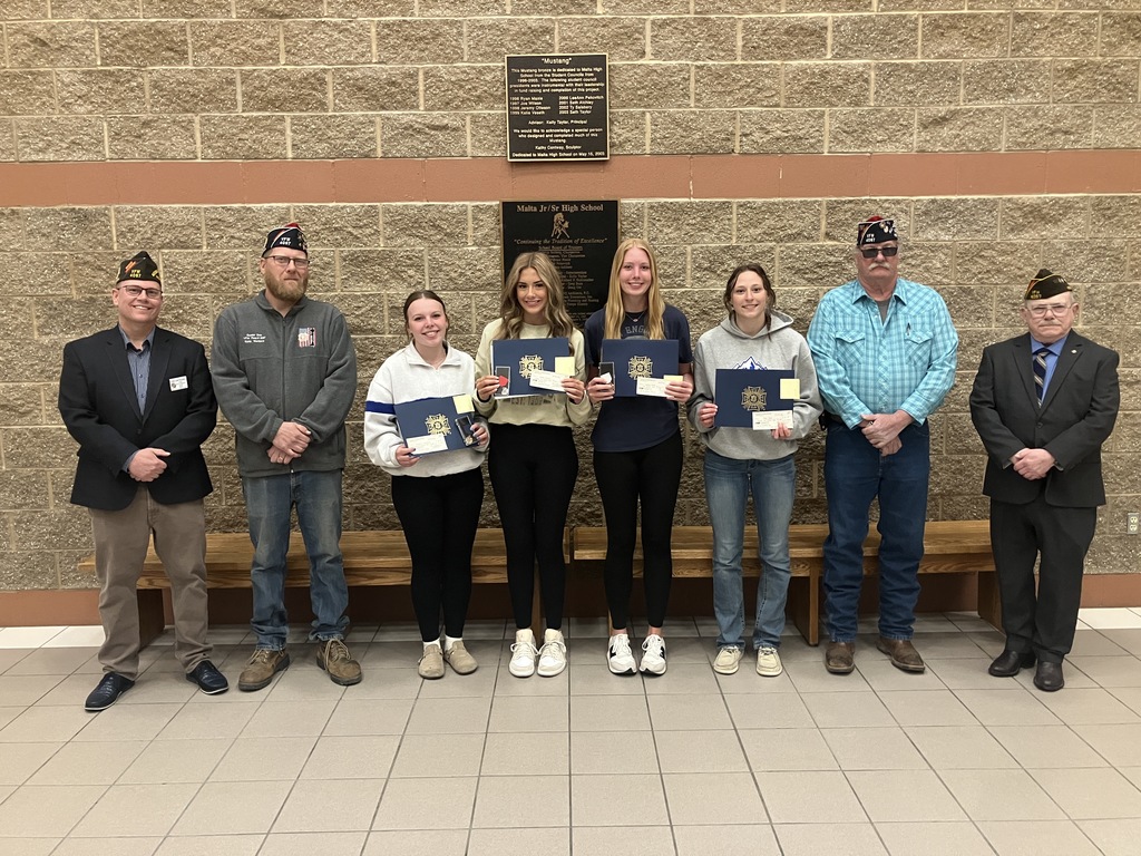 4 students standing with members of the VFW receiving awards