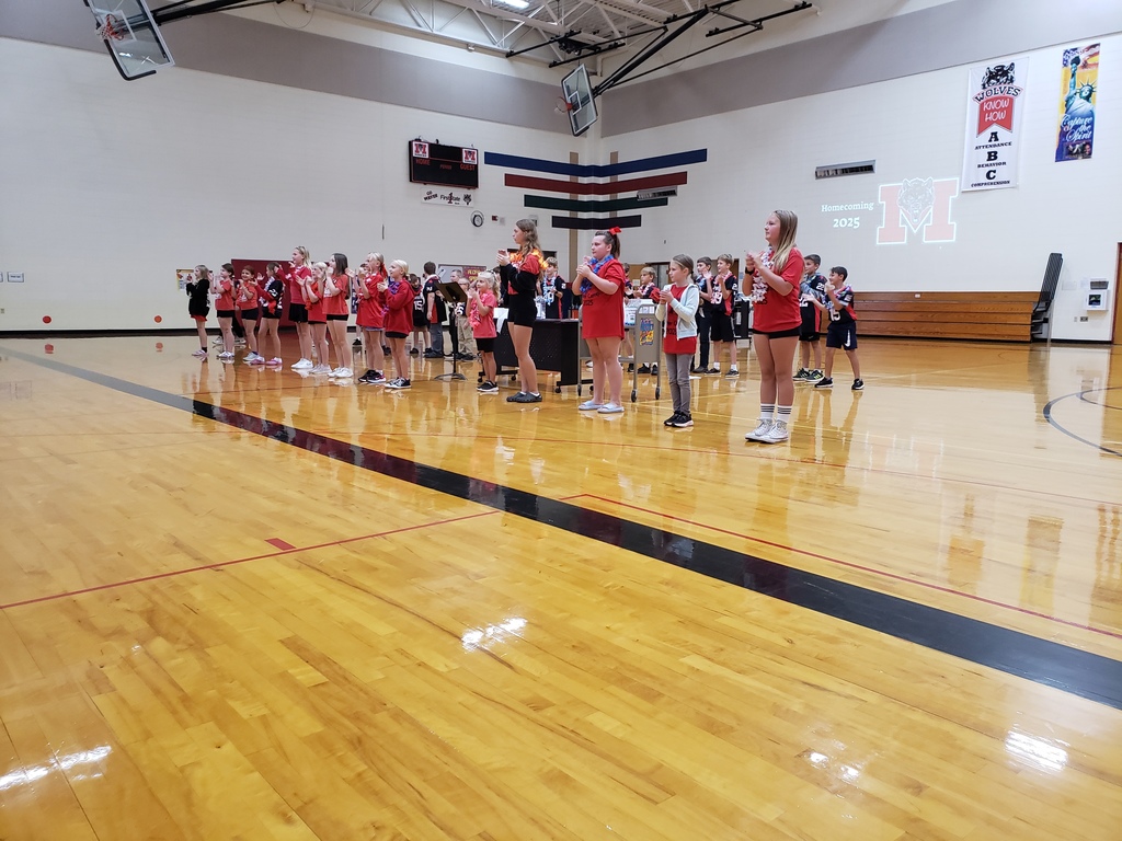 Manawa Cheer Leaders saying a cheer
