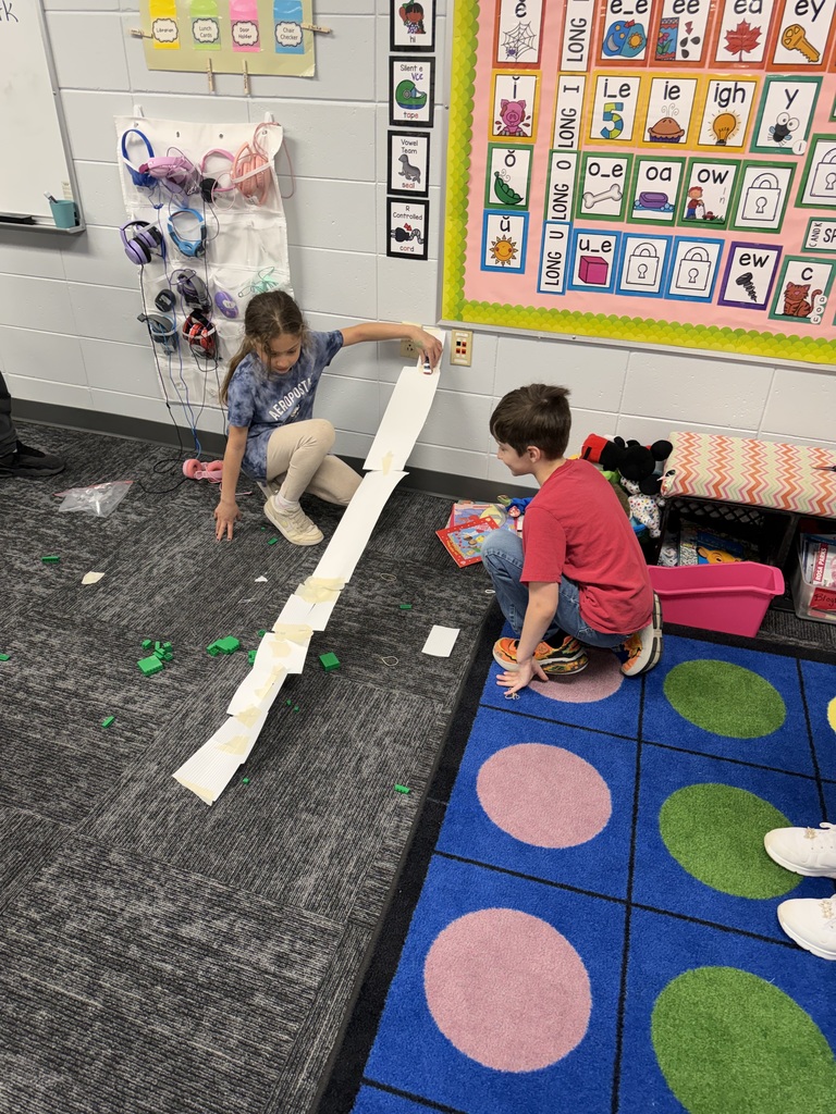 2nd graders building, planning, and working together