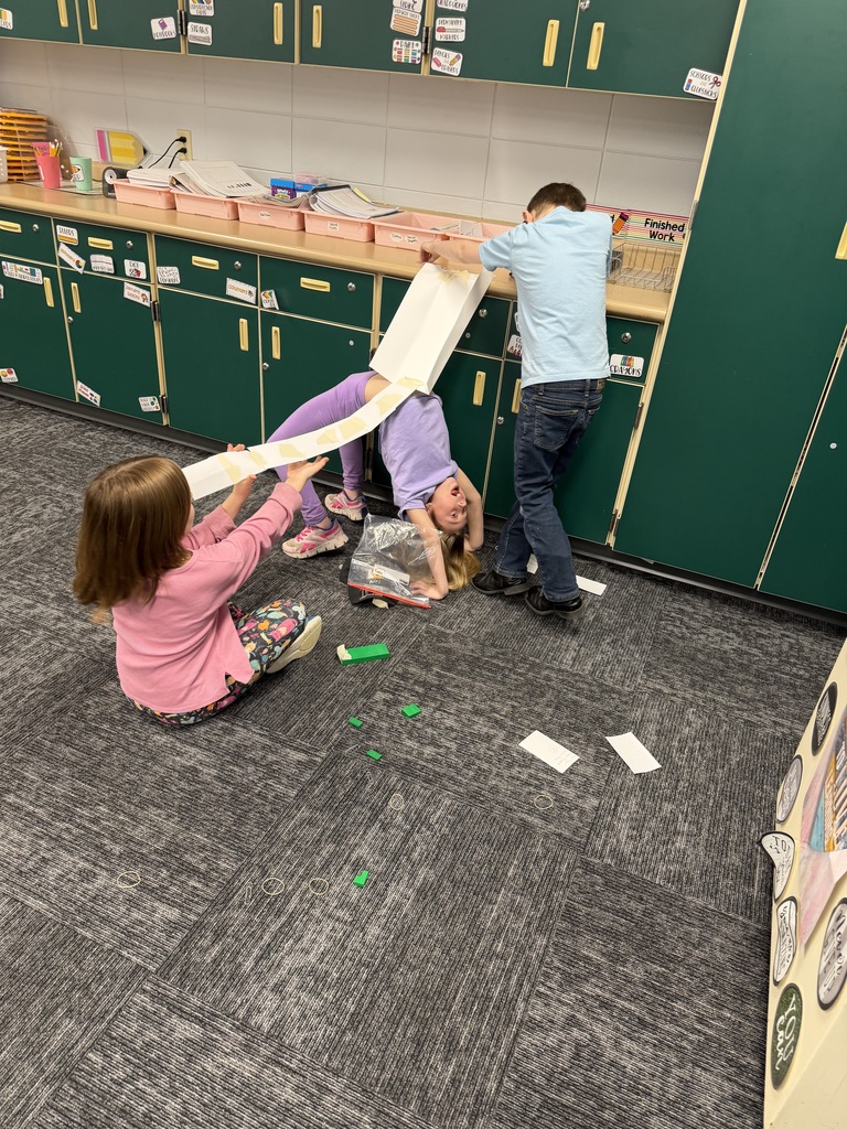2nd graders building, planning, and working together