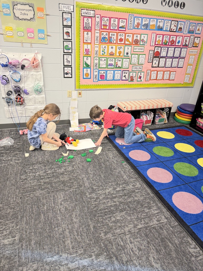 2nd graders building, planning, and working together