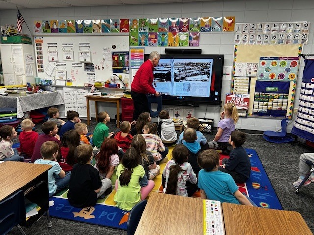 In Social Studies the Kindergarteners have been learning about government leaders. We have been talking about the president, the governor and the mayor. Today, Mr. Fazier, the mayor of Manawa, came and talked to the Kindergarteners. He told us about what he does, how he got to be mayor and gave us some history on the city of Manawa. The kids loved meeting him! Thanks Mr. Frazier for taking time to come and visit us!!