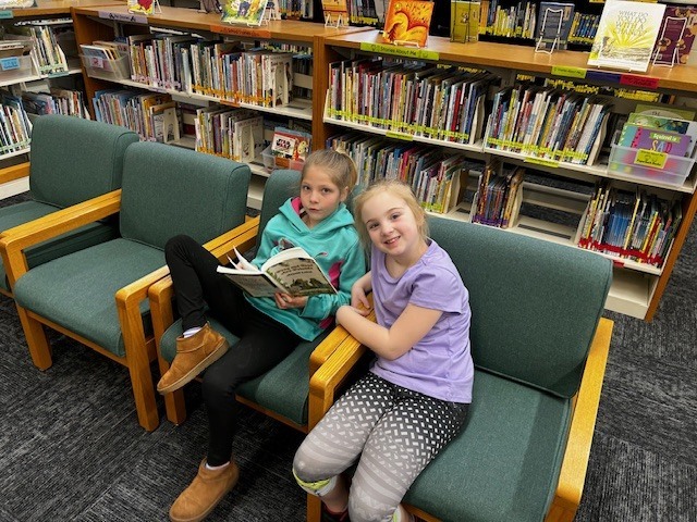 Mrs. Stormeon's and Mrs. Poppy's class did a Teen Number Scavenger Hunt in the Library today for Buddies!!  The 3rd graders helped the Kindergarteners match the teen number to the matching picture.  Everyone did a great job and had lots of fun!! 