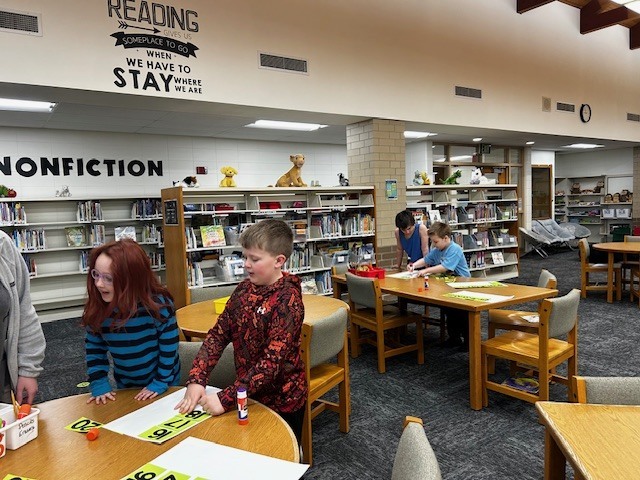 Mrs. Stormeon's and Mrs. Poppy's class did a Teen Number Scavenger Hunt in the Library today for Buddies!!  The 3rd graders helped the Kindergarteners match the teen number to the matching picture.  Everyone did a great job and had lots of fun!! 