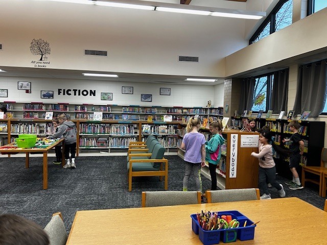 Mrs. Stormeon's and Mrs. Poppy's class did a Teen Number Scavenger Hunt in the Library today for Buddies!!  The 3rd graders helped the Kindergarteners match the teen number to the matching picture.  Everyone did a great job and had lots of fun!! 