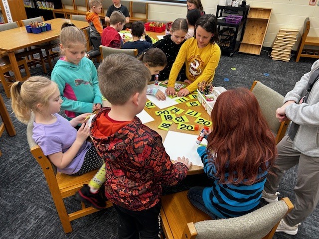 Mrs. Stormeon's and Mrs. Poppy's class did a Teen Number Scavenger Hunt in the Library today for Buddies!!  The 3rd graders helped the Kindergarteners match the teen number to the matching picture.  Everyone did a great job and had lots of fun!! 