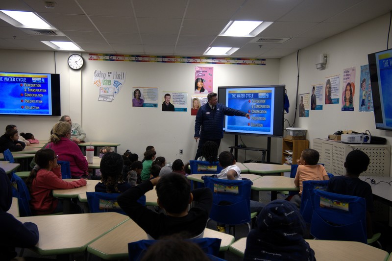 meteorologist kevin skarupa talks with 21st century students