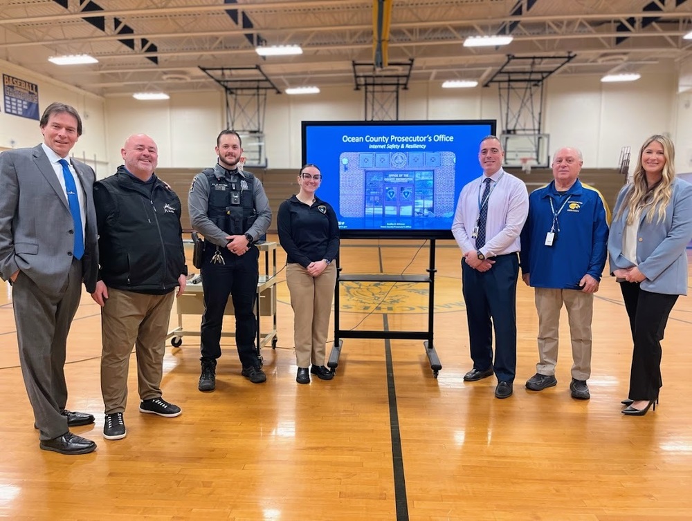 OCPO Visits MTMS To Discuss Internet Safety