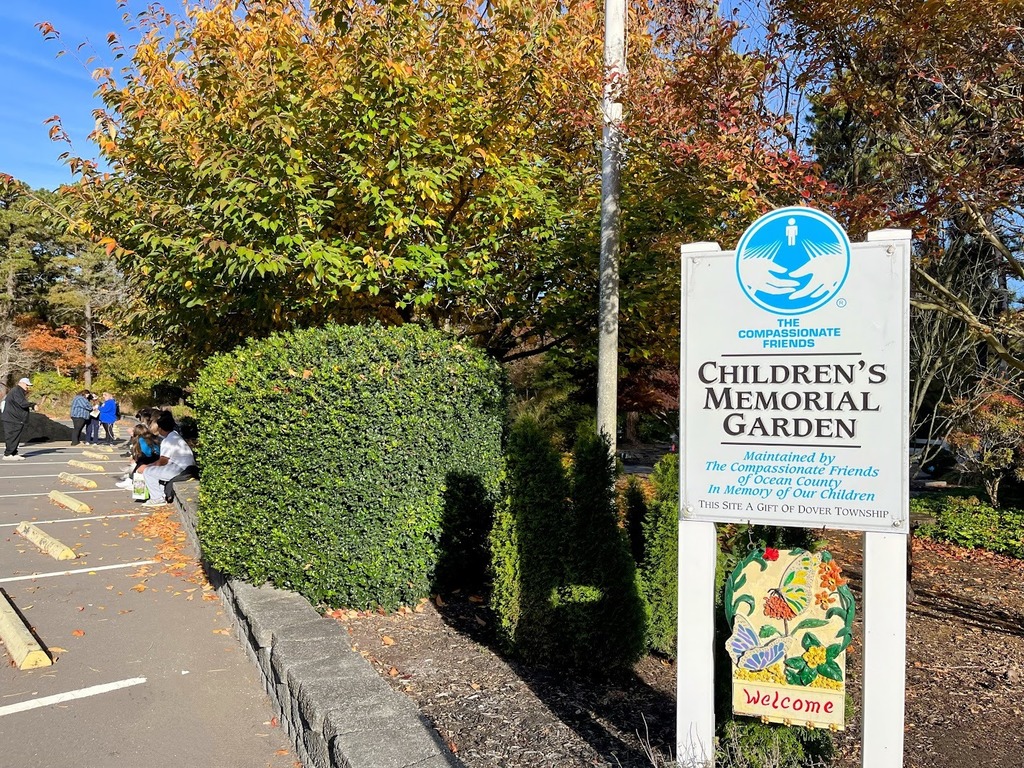 MTHS & WES to Memorial Garden