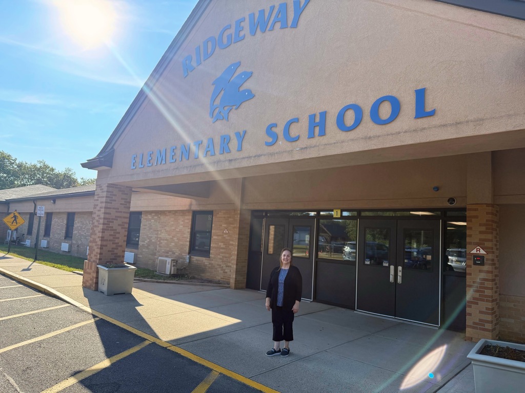 🌟 Local Hero Alert! 🌟 Ridgeway Elementary Teacher’s Assistant Ms. Jo-Ann Delahanty is being celebrated for her quick action & care that kept a student safe at school.