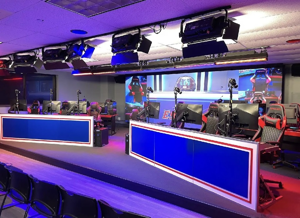 MTHS Rocket League captain Christian F. was 1 of 9 students selected from 200+ NJ schools for a college Esports combine! He led his team to victory, impressing recruiters & showing Esports is a real collegiate opportunity. More: www.manchestertwp.org