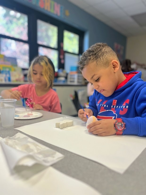 RES Kindergarten Students Enjoy Hands-On Art Experience After Their Teacher's Contest Win!