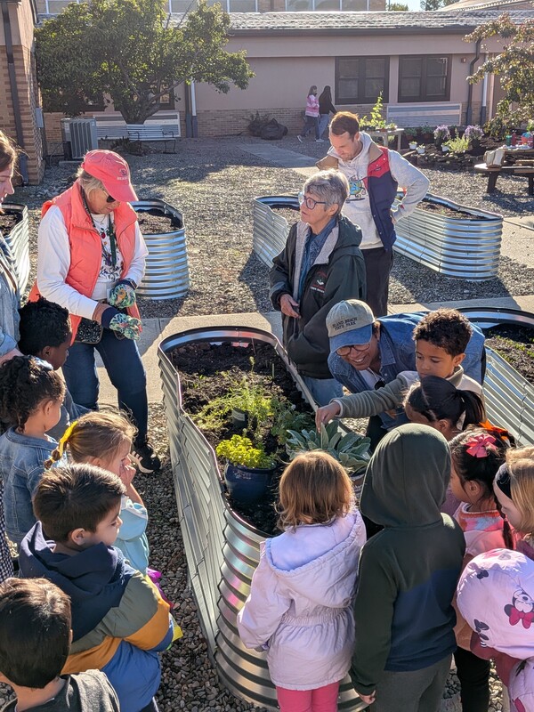 Rutgers Master Gardeners speaking to RES students