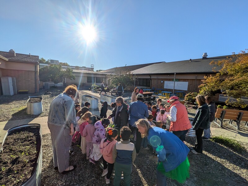 Rutgers Master Gardeners speaking to RES students
