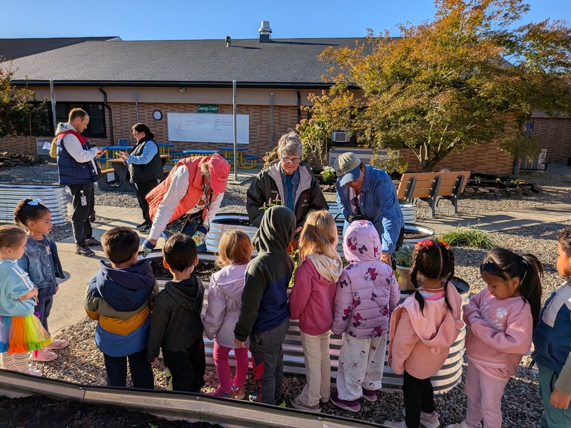 Rutgers Master Gardeners speaking to RES students