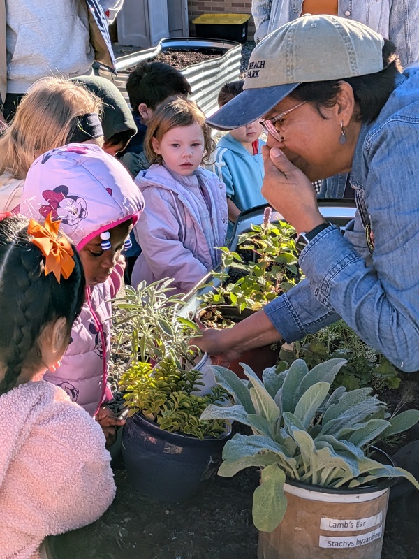 Rutgers Master Gardeners speaking to RES students