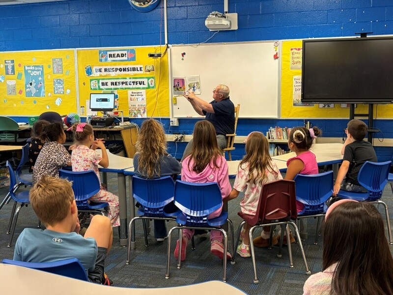 Mayor Hankins reads to students at Whiting Elementary