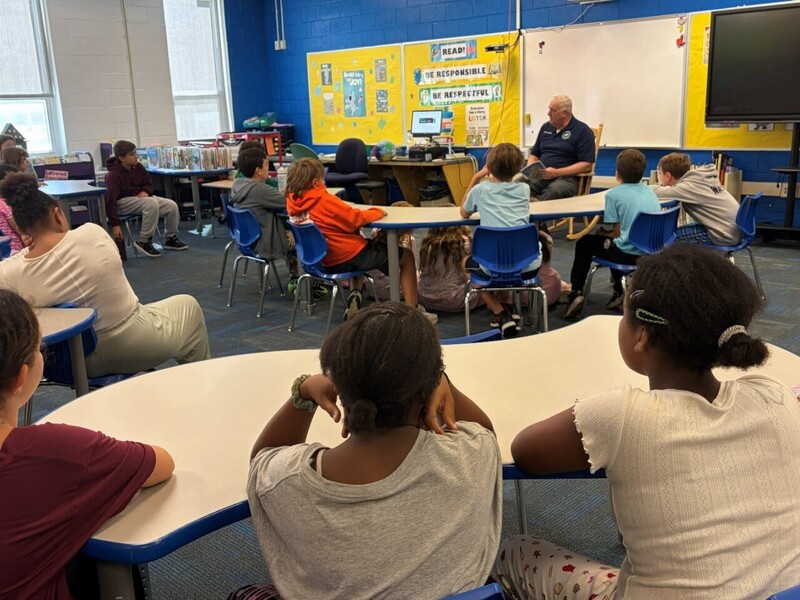 Mayor Hankins reads to students at Whiting Elementary