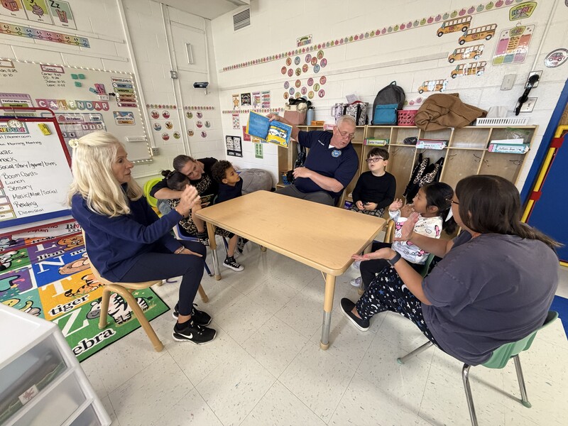 Mayor Hankins reads to students at Whiting Elementary