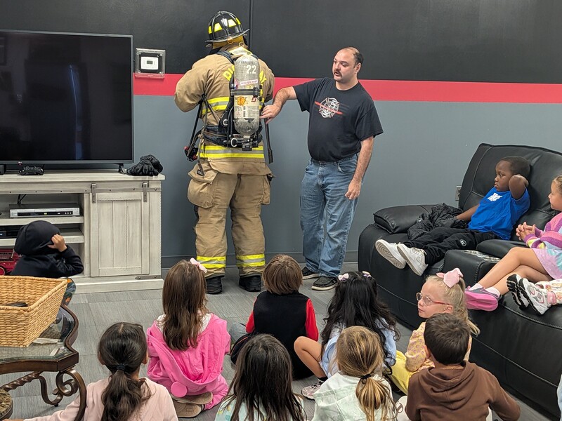 Firefighters show firefighter equipment to MTES students