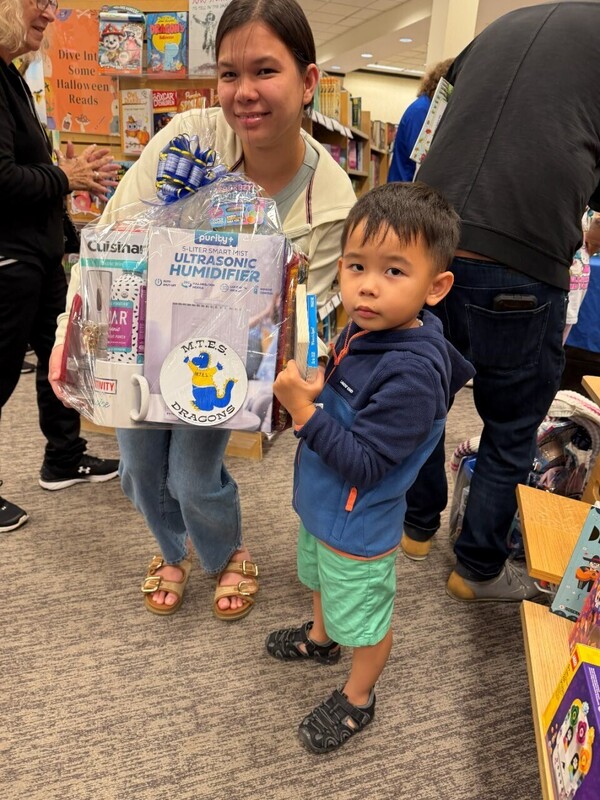 Students with prizes at MTES Barnes & Noble Family Night